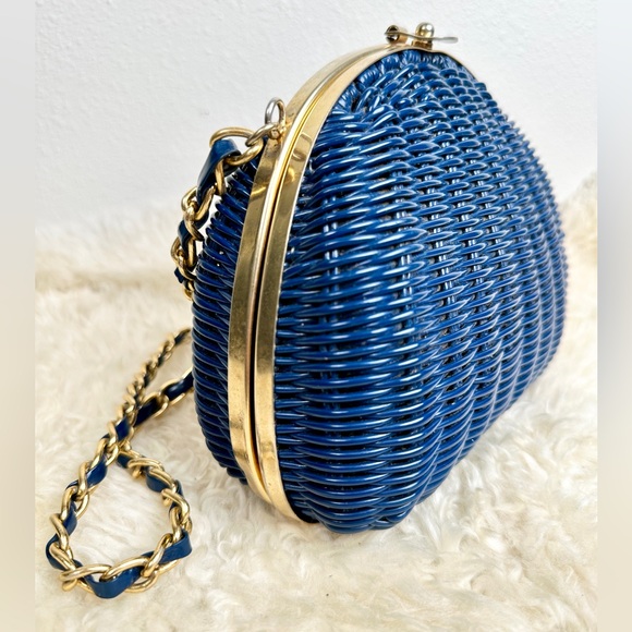Vintage Magid Navy Blue Woven Wicker Clamshell Clutch Clip Bag with Gold Chain - Picture 11 of 14